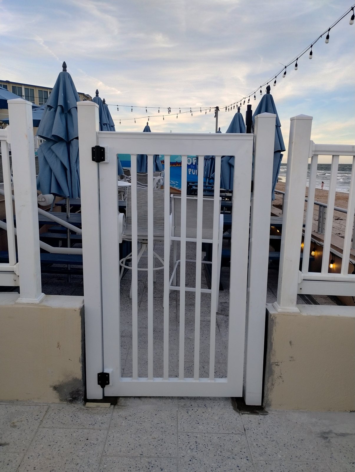 White gate fabrication